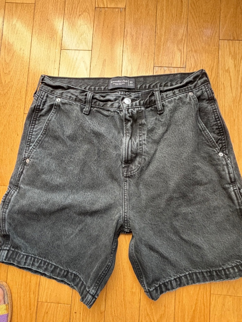 Abercrombie & Fitch Men's Relaxed Denim Shorts — Size 33